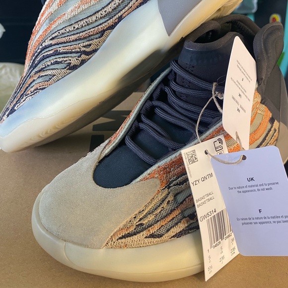 Yeezy QNTM - Picture 9 of 12